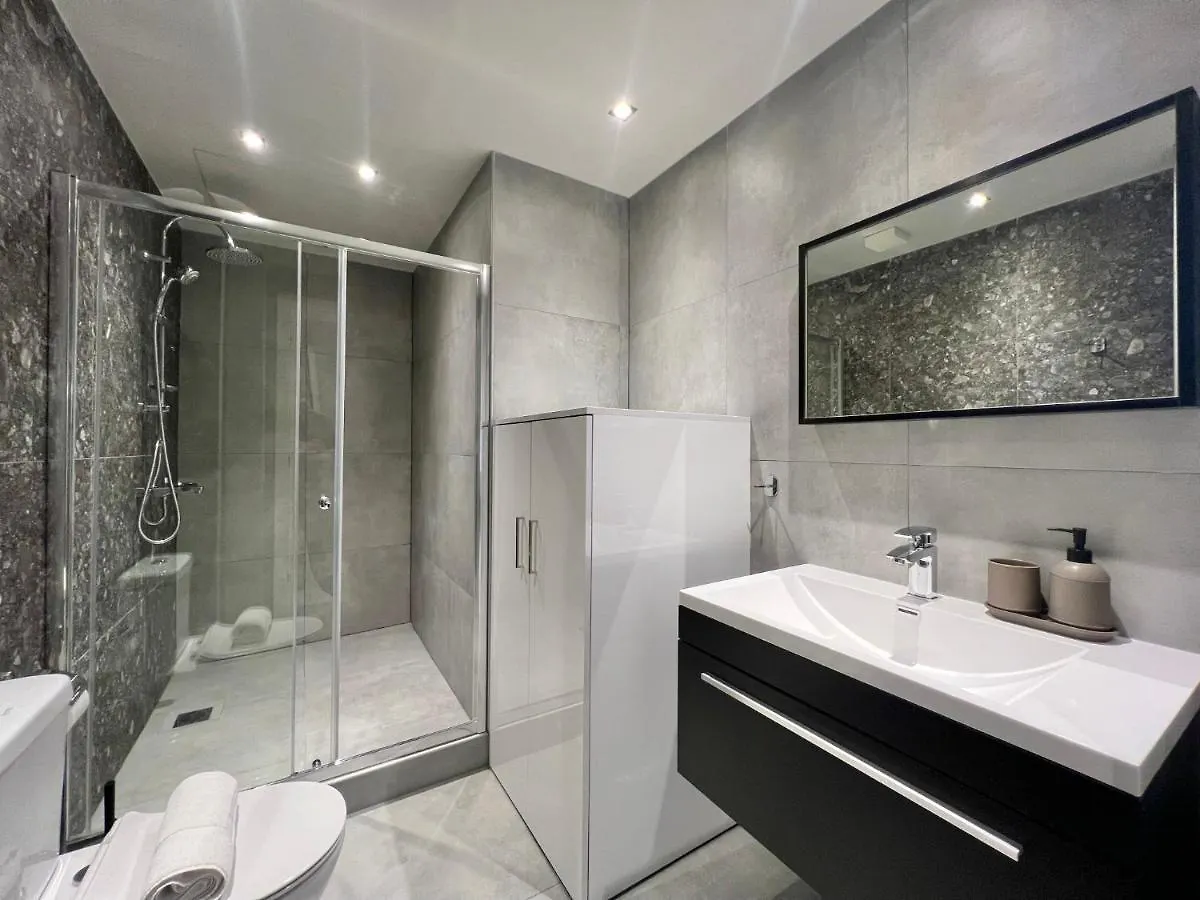 Aura F24 Apartments By Halu! - Vibrant Neighbourhood 테살로니키 0*,  그리스